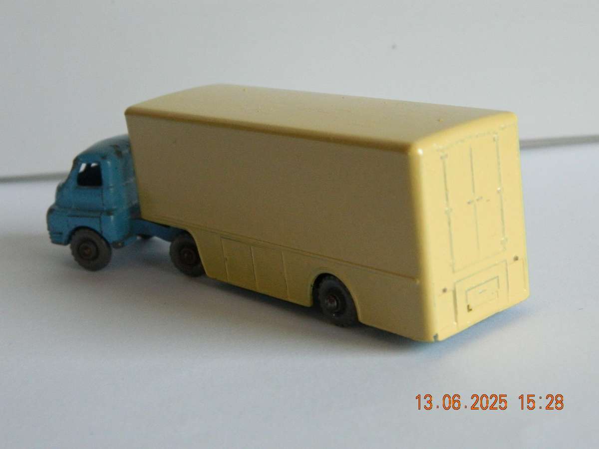 MATCHBOX SERIES - MAJORPACK -  NO.  2  -   BEDFORD ARTICULATED TRUCK  -  "WALLS ICE CREAM"