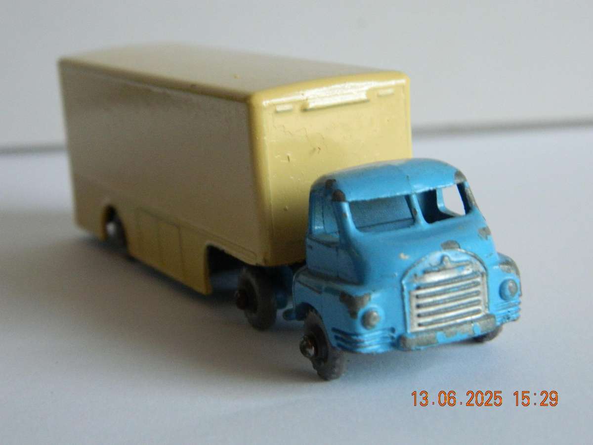 MATCHBOX SERIES - MAJORPACK -  NO.  2  -   BEDFORD ARTICULATED TRUCK  -  "WALLS ICE CREAM"