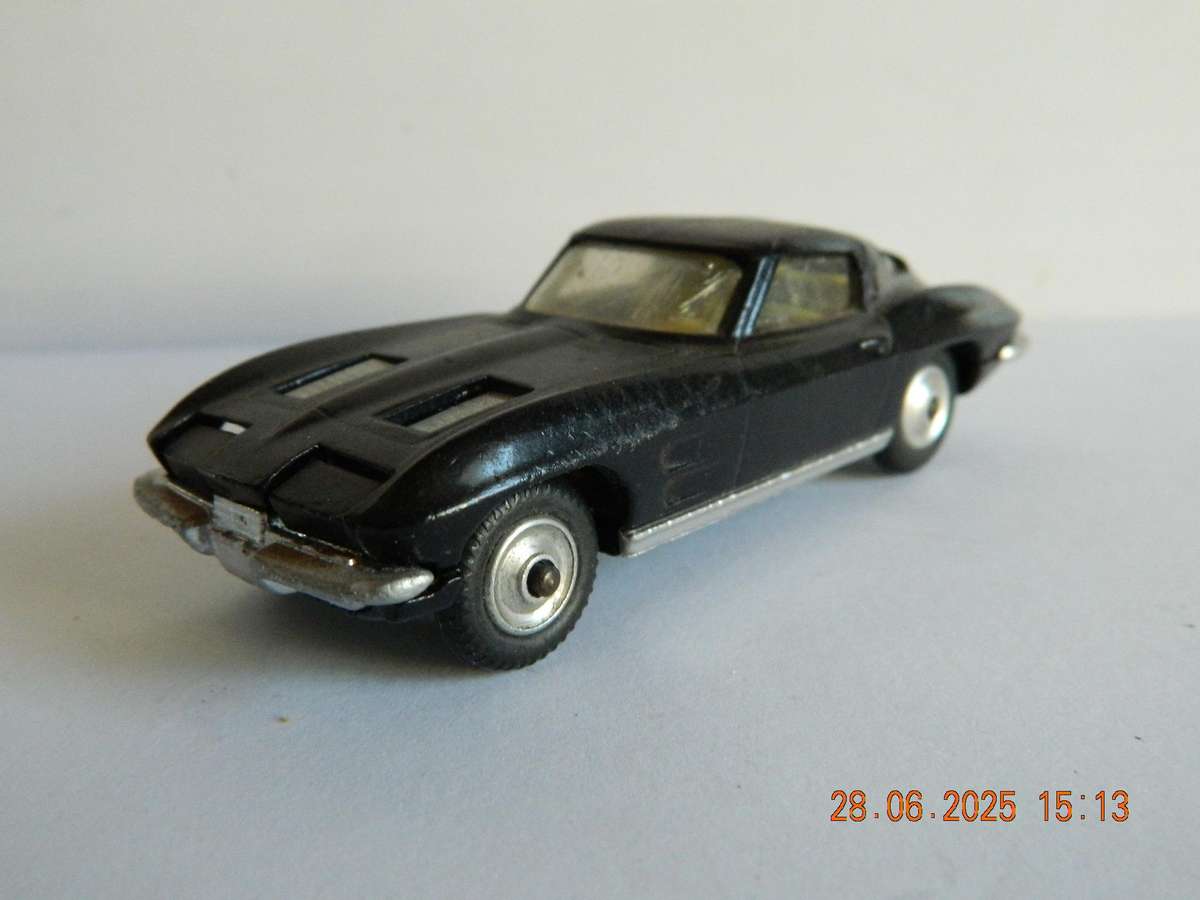CORGI TOYS   -  310 -   CHEVROLET CORVETTE STING RAY