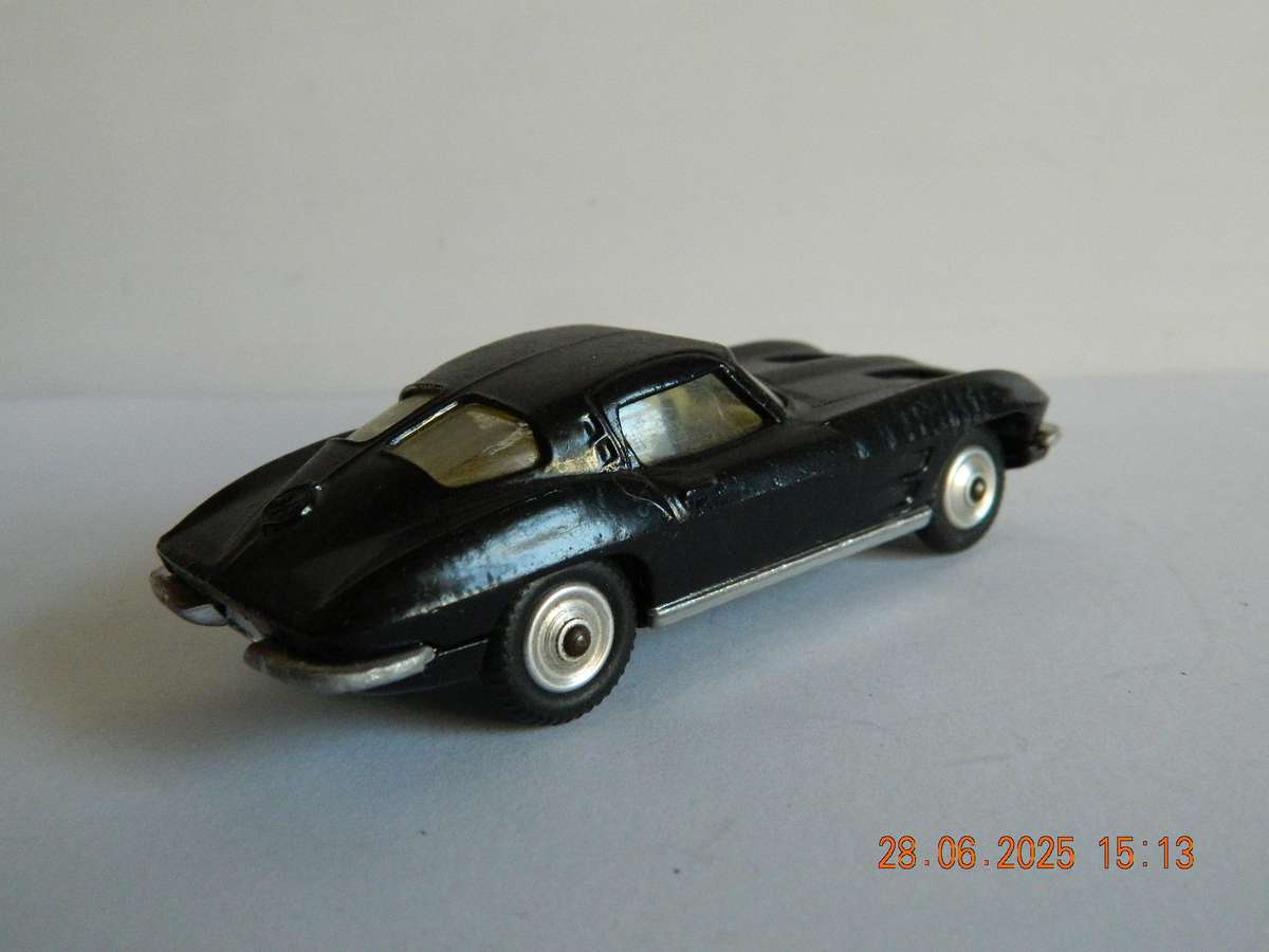 CORGI TOYS   -  310 -   CHEVROLET CORVETTE STING RAY
