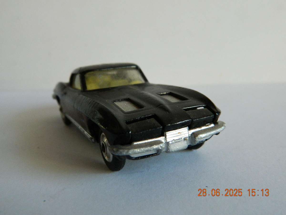 CORGI TOYS   -  310 -   CHEVROLET CORVETTE STING RAY