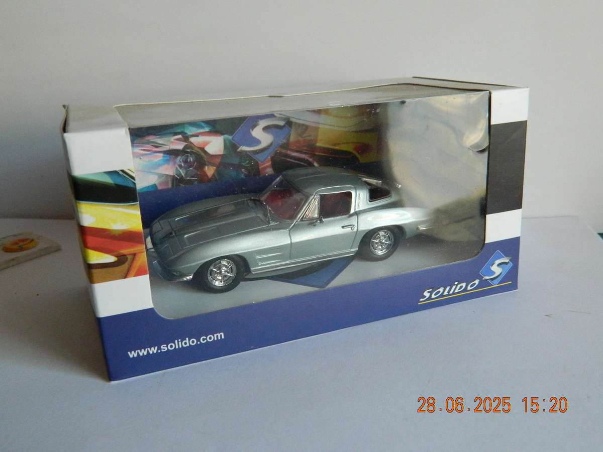 SOLIDO -    -  CHEVROLET CORVETTE STING RAY