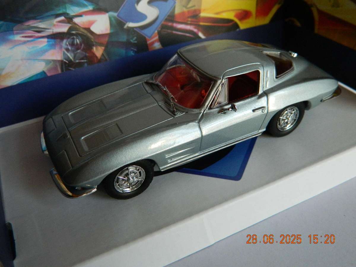 SOLIDO -    -  CHEVROLET CORVETTE STING RAY