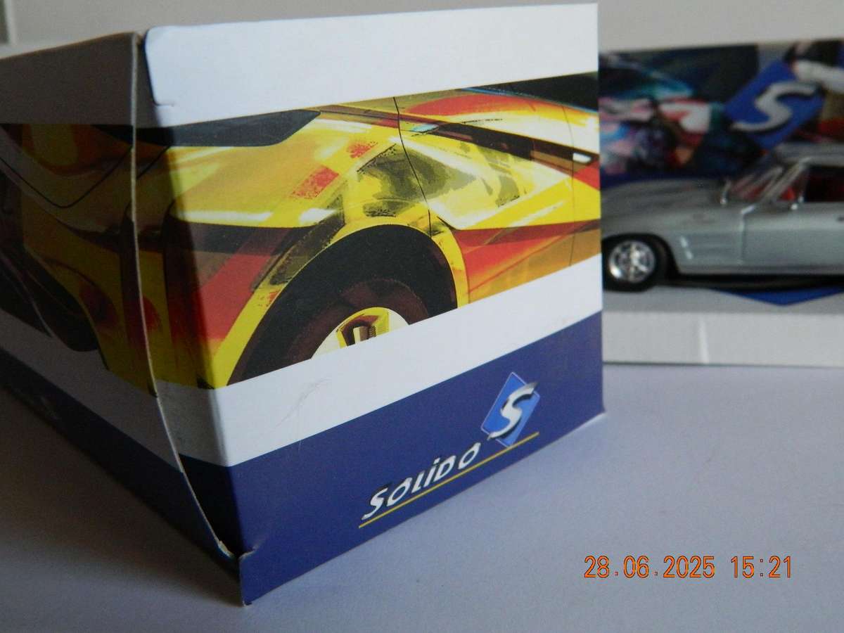 SOLIDO -    -  CHEVROLET CORVETTE STING RAY