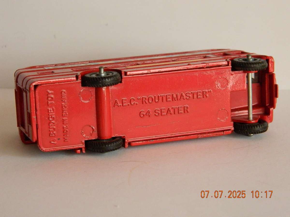 BUDGIE TOYS   -  9  -  A.E.C.  "ROUTEMASTER"  64 SEATER  -  PICCADILLY BUS