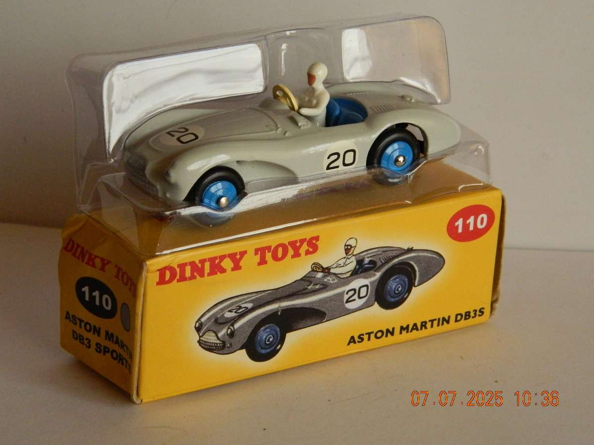 DEAGOSTINI - DINKY TOYS  -  110  -   ASTON MARTIN  DB3S