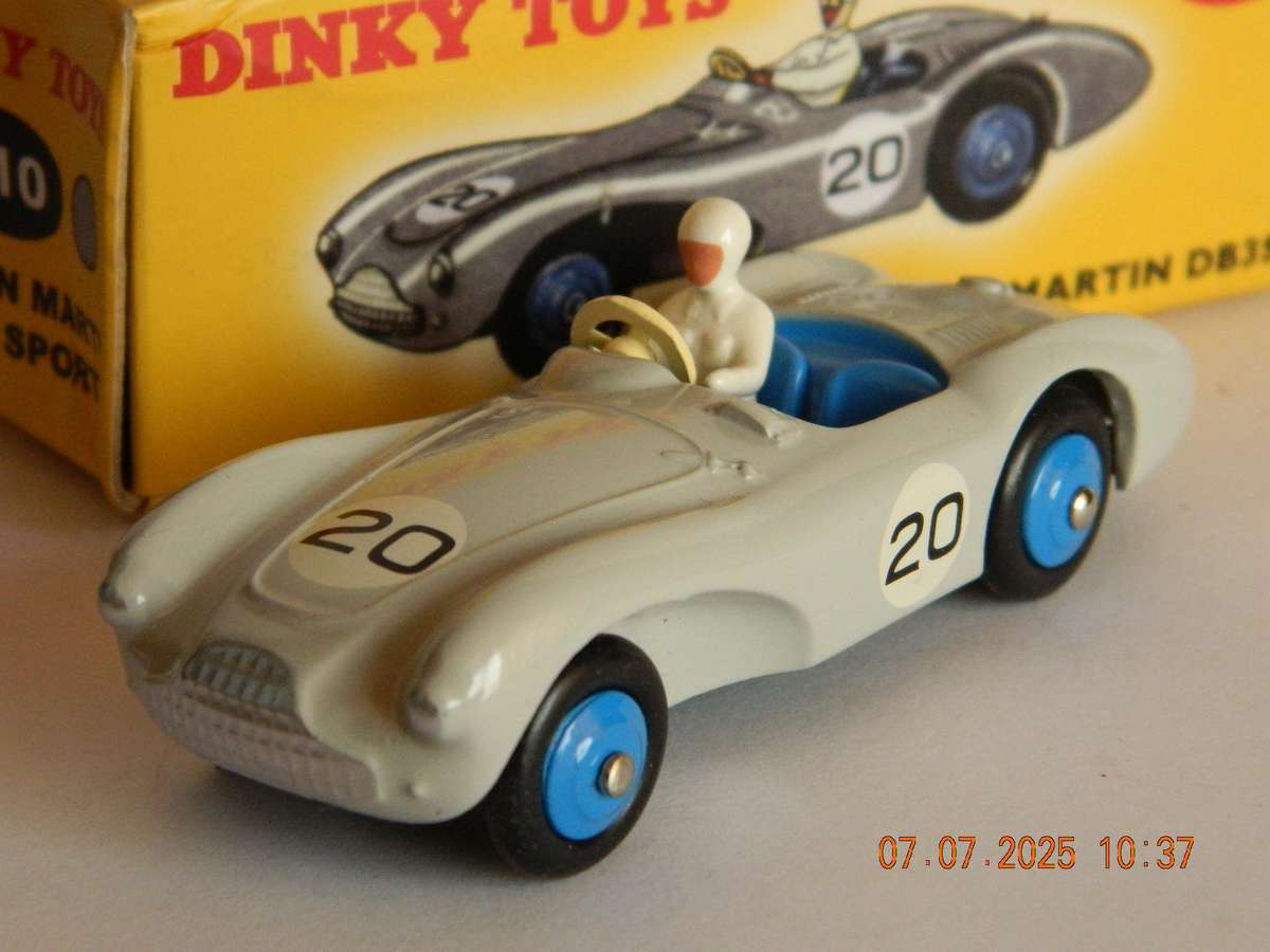 DEAGOSTINI - DINKY TOYS  -  110  -   ASTON MARTIN  DB3S