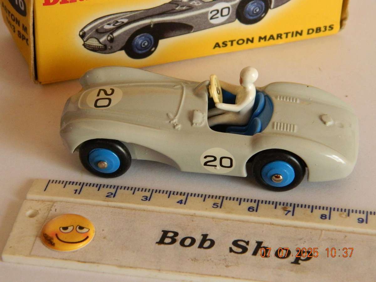 DEAGOSTINI - DINKY TOYS  -  110  -   ASTON MARTIN  DB3S