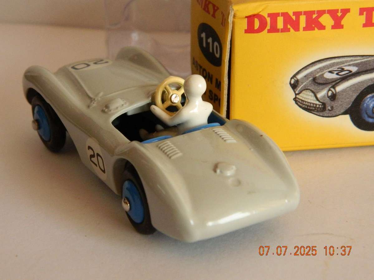DEAGOSTINI - DINKY TOYS  -  110  -   ASTON MARTIN  DB3S