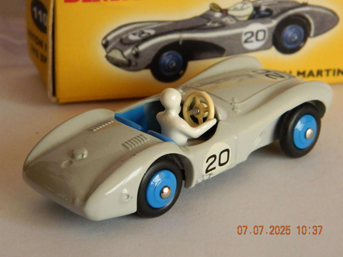 DEAGOSTINI - DINKY TOYS  -  110  -   ASTON MARTIN  DB3S