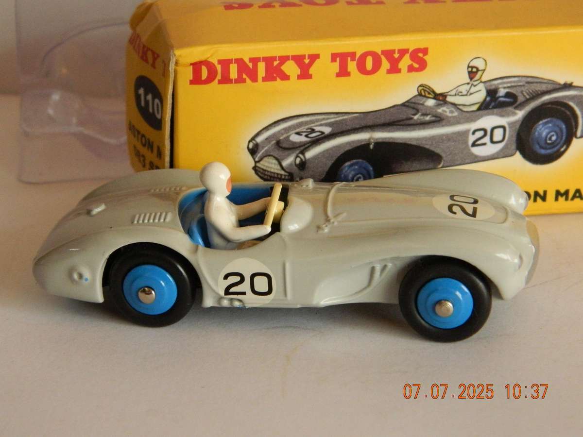 DEAGOSTINI - DINKY TOYS  -  110  -   ASTON MARTIN  DB3S