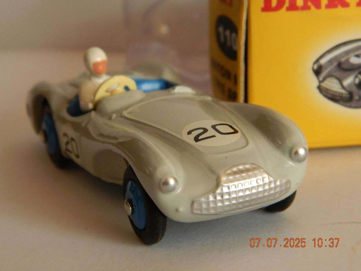 DEAGOSTINI - DINKY TOYS  -  110  -   ASTON MARTIN  DB3S