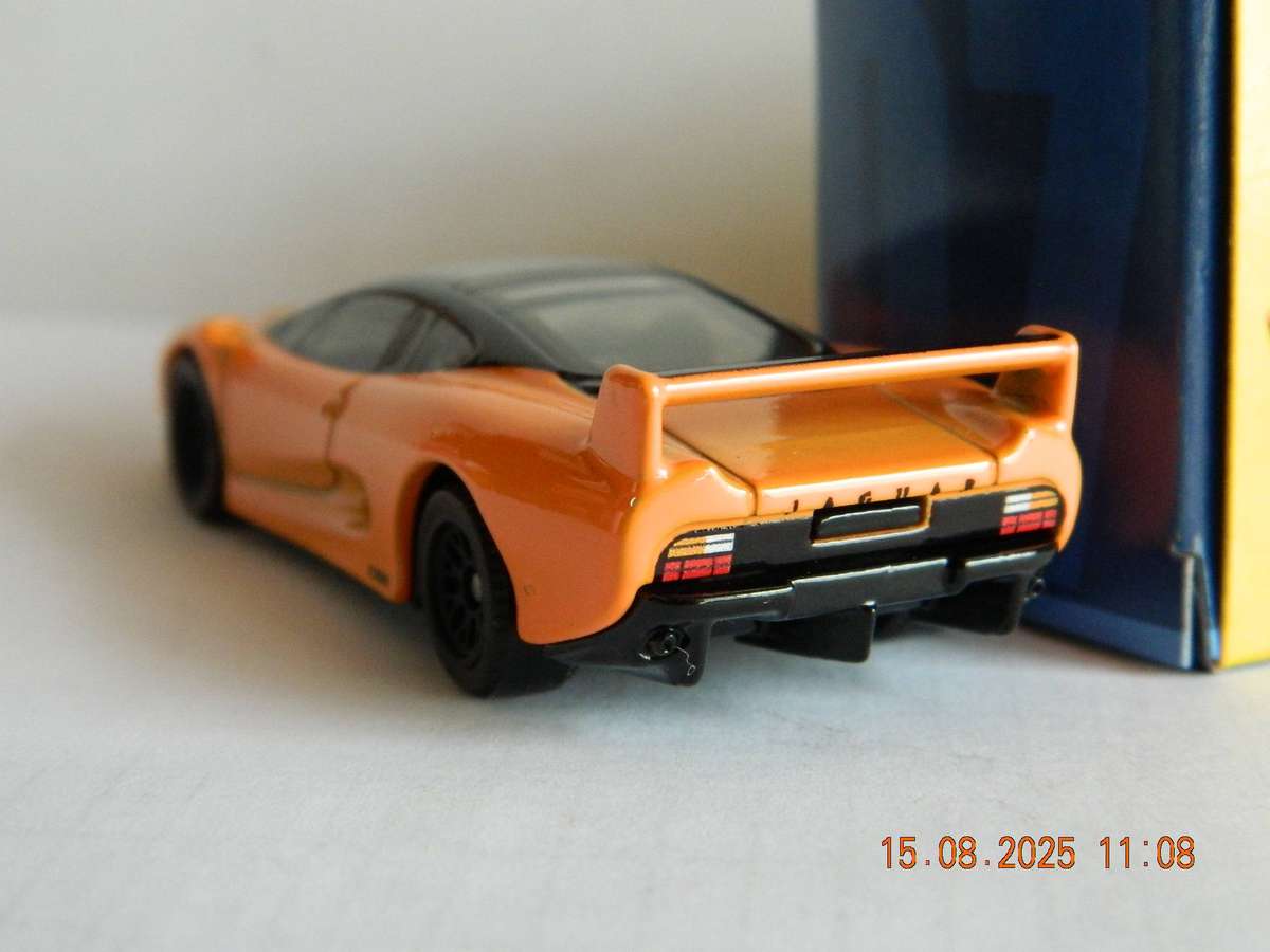 MATCHBOX COLLECTORS  -  07  -   1993  -  JAGUAR XJ220S