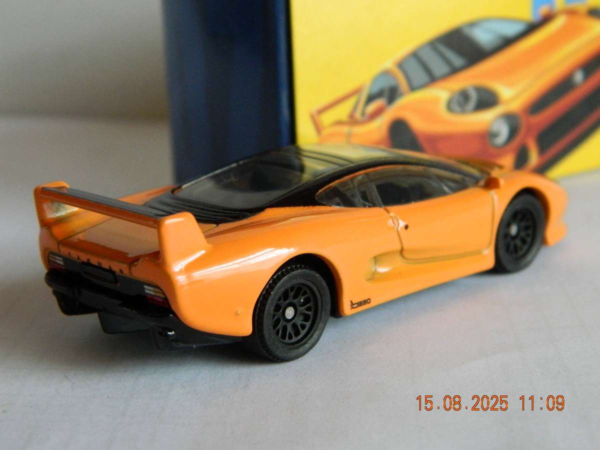 MATCHBOX COLLECTORS  -  07  -   1993  -  JAGUAR XJ220S