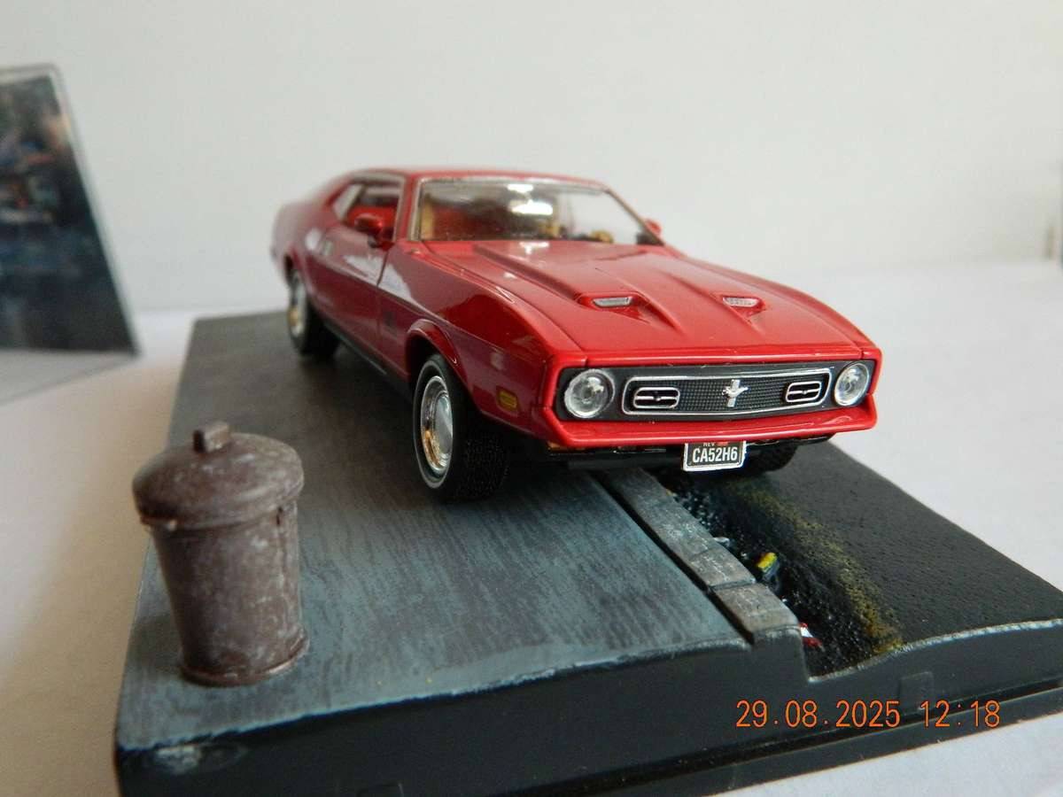 UNIVERSAL HOBBIES -  JAMES BOND 007 -  MUSTANG MACH 1  -  DIAMONDS ARE FOREVER