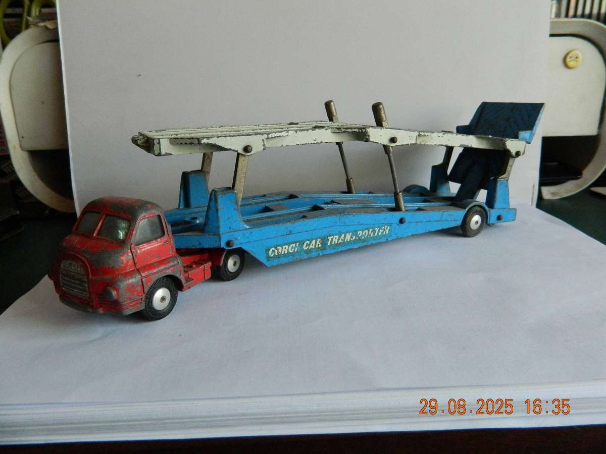 CORGI MAJOR TOYS -  -  1101   -  BEDFORD CARRIMORE CAR TRANSPORTER