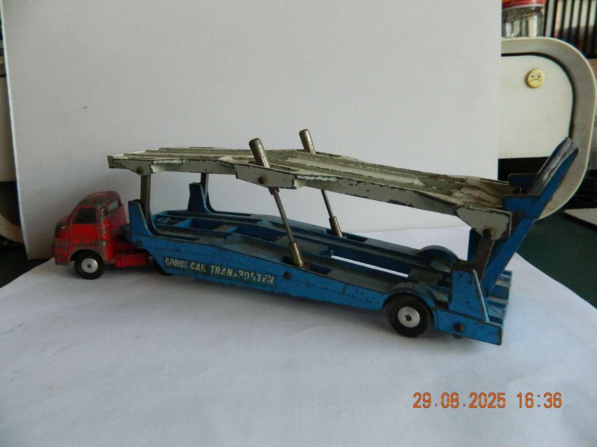 CORGI MAJOR TOYS -  -  1101   -  BEDFORD CARRIMORE CAR TRANSPORTER