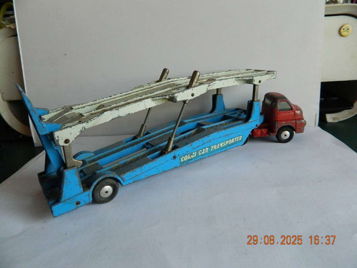 CORGI MAJOR TOYS -  -  1101   -  BEDFORD CARRIMORE CAR TRANSPORTER