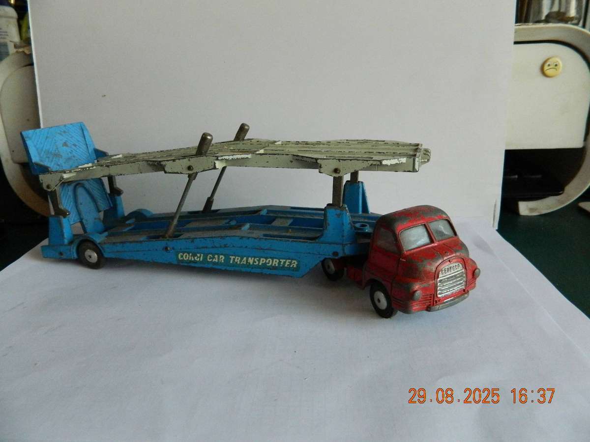 CORGI MAJOR TOYS -  -  1101   -  BEDFORD CARRIMORE CAR TRANSPORTER