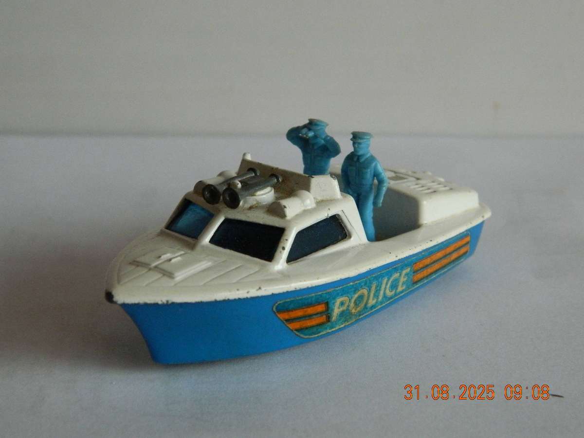 MATCHBOX SUPERFAST   -  52  -   POLICE LAUNCH