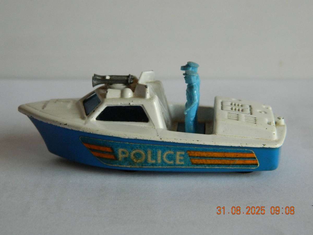 MATCHBOX SUPERFAST   -  52  -   POLICE LAUNCH