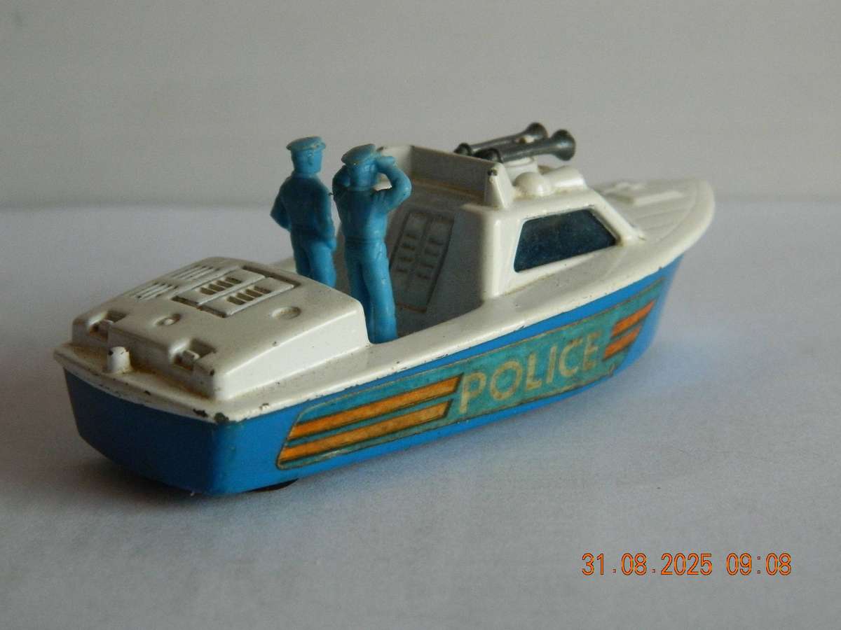 MATCHBOX SUPERFAST   -  52  -   POLICE LAUNCH