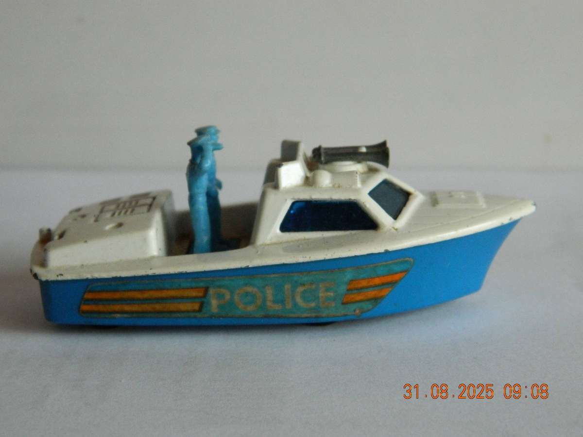 MATCHBOX SUPERFAST   -  52  -   POLICE LAUNCH