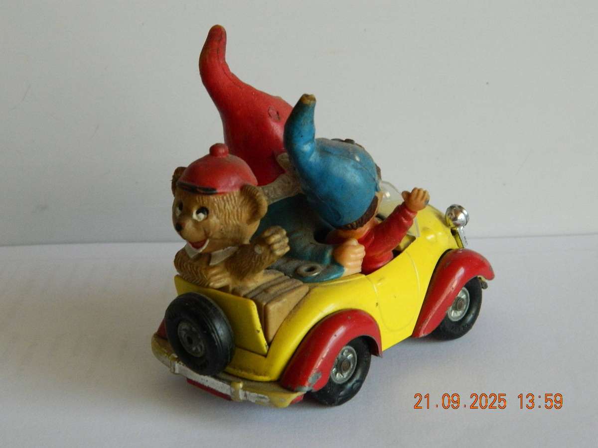 CORGI TOYS   - COMICS  -   801  -   NODDY'S CAR  -  VERY RARE