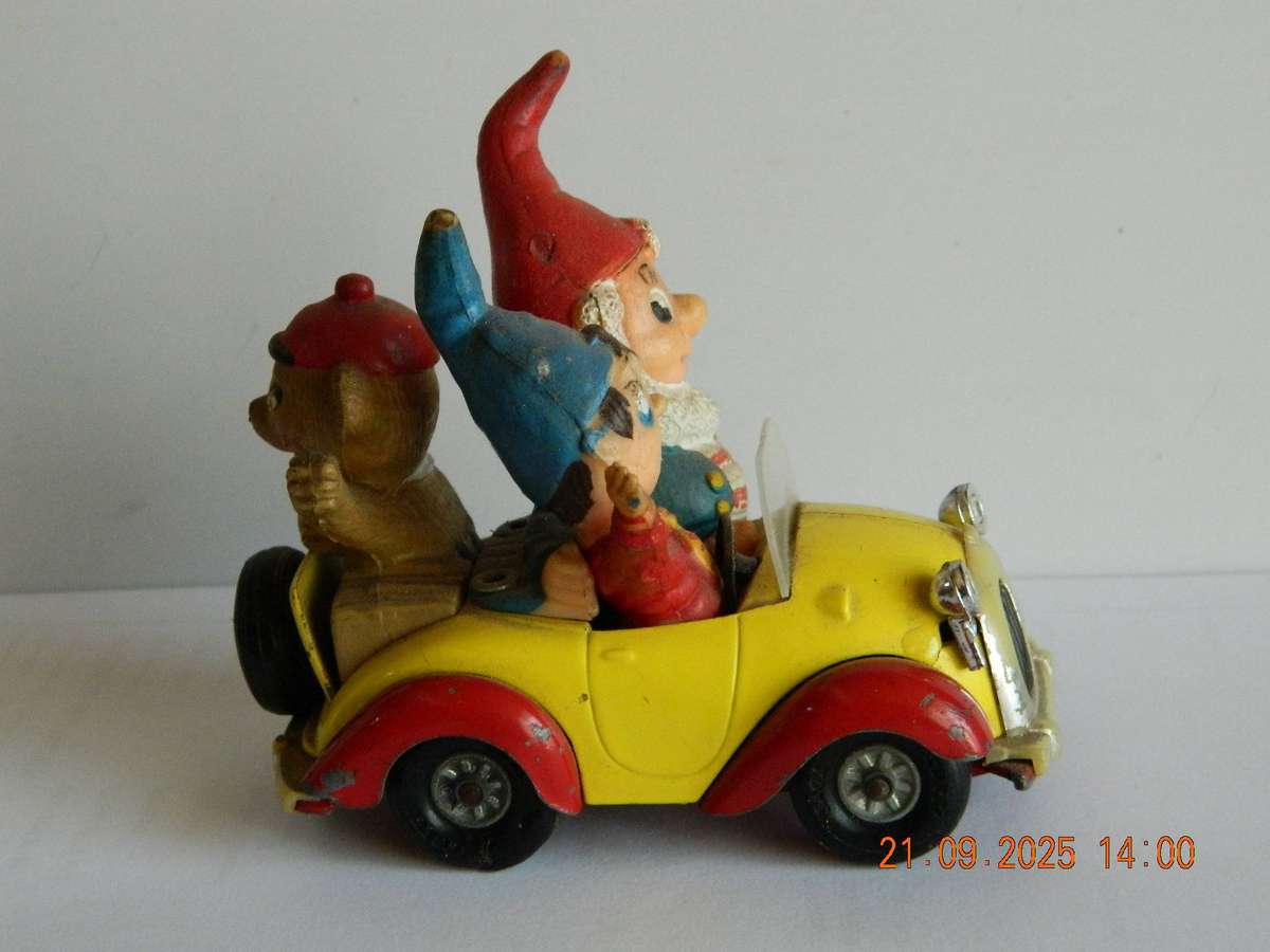 CORGI TOYS   - COMICS  -   801  -   NODDY'S CAR  -  VERY RARE