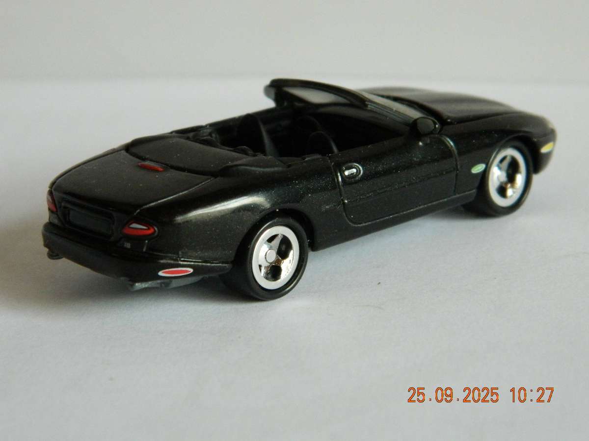 JOHNNY LIGHTNING   -    -    PLAYING MANTIS