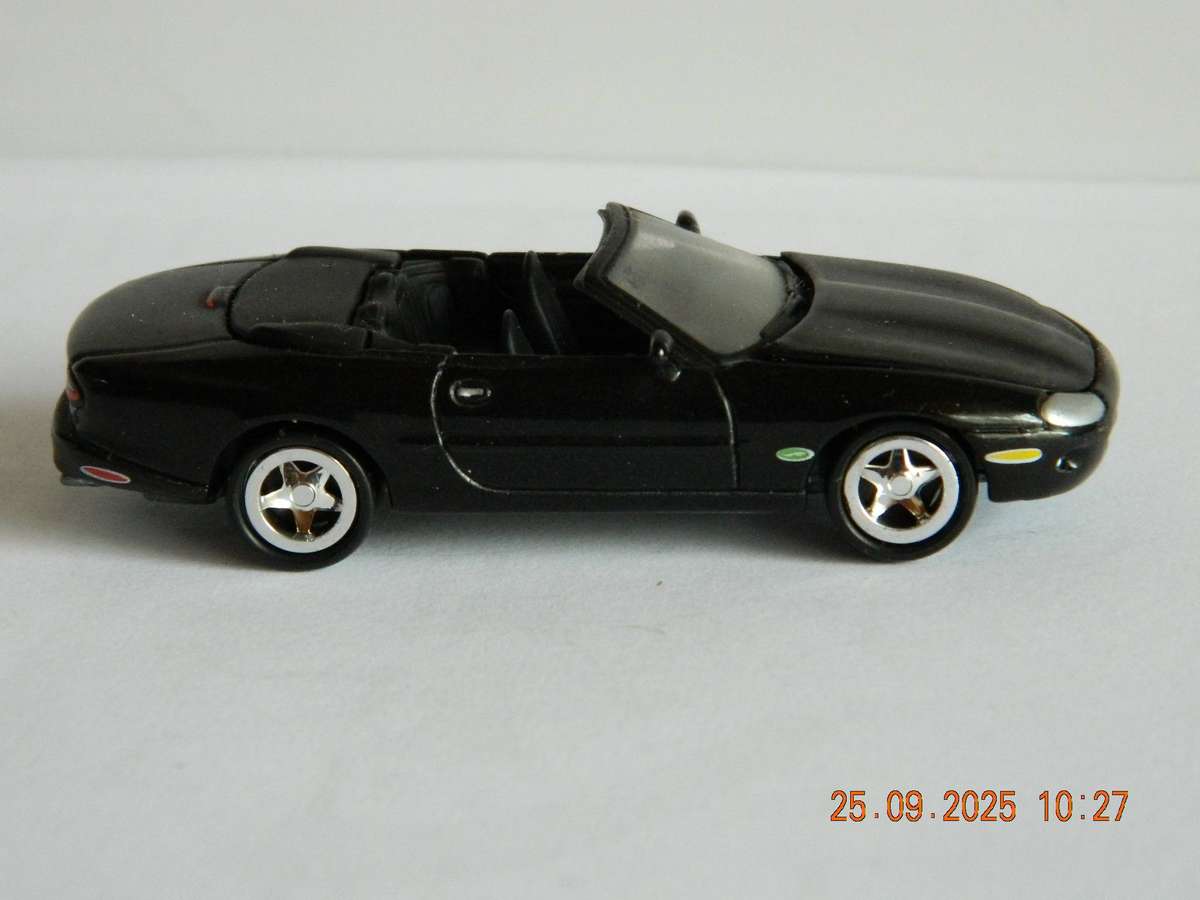 JOHNNY LIGHTNING   -    -    PLAYING MANTIS