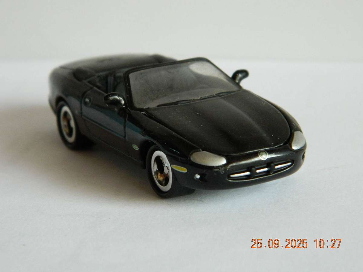 JOHNNY LIGHTNING   -    -    PLAYING MANTIS