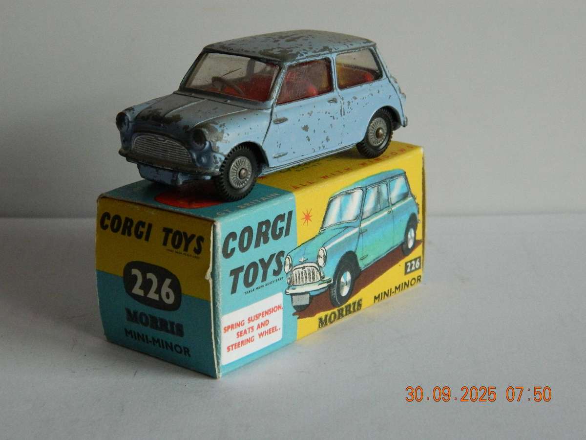 CORGI TOYS  -  226  -  MORRIS MINI MINOR
