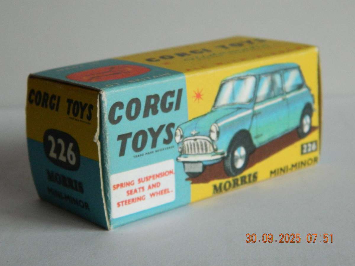 CORGI TOYS  -  226  -  MORRIS MINI MINOR