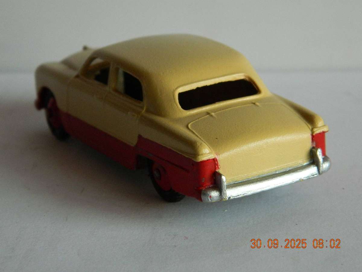 DINKY TOYS  -  170  -  FORD FORDOR SEDAN  -  'LOWLINE' VERSION