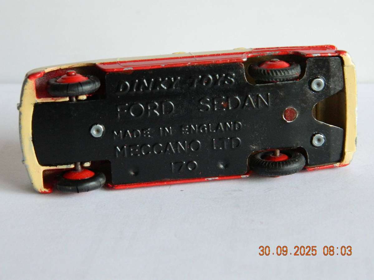 DINKY TOYS  -  170  -  FORD FORDOR SEDAN  -  'LOWLINE' VERSION