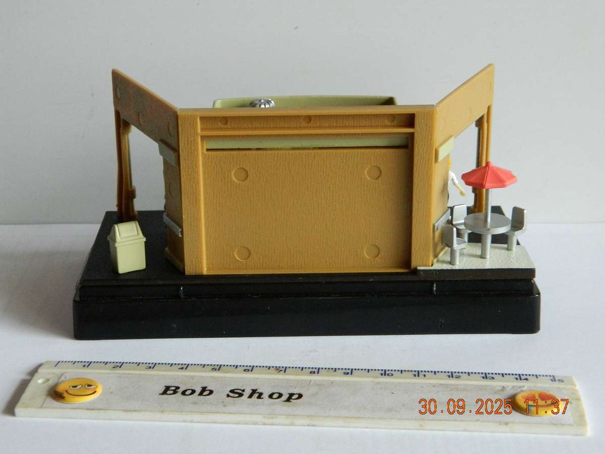 MOTOR MAX   -   MEL'S DINER -   MODEL T FORD AND FIGURES