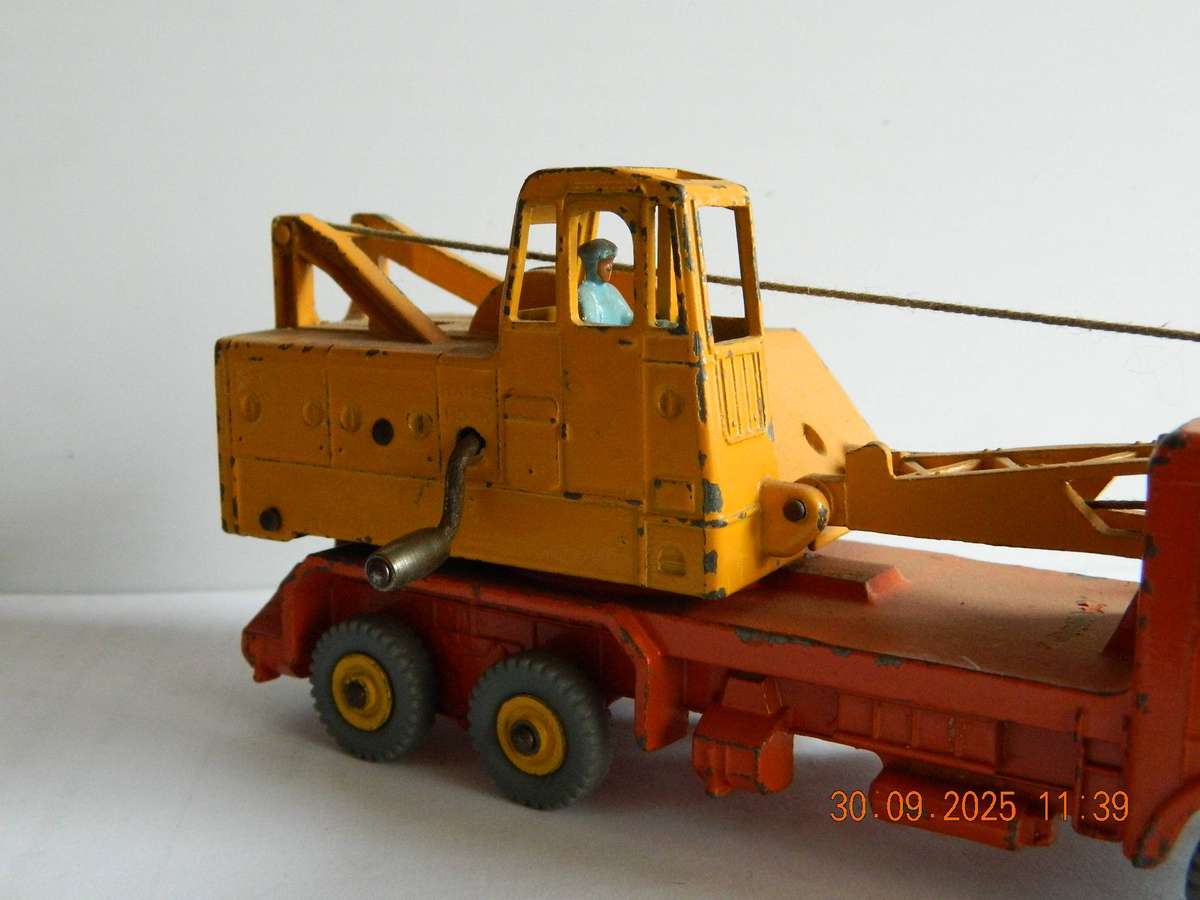 DINKY SUPERTOYS  -  972  -  20 TON LORRY-MOUNTED CRANE