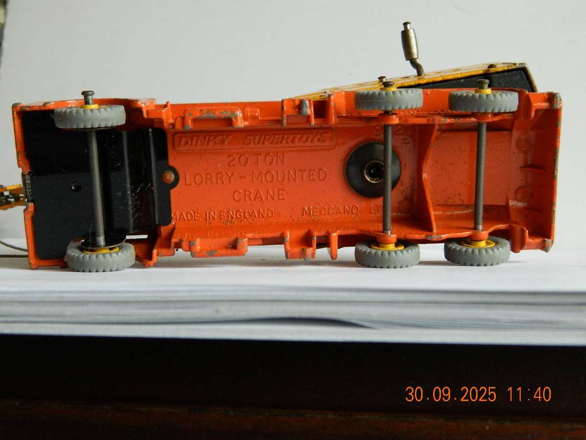 DINKY SUPERTOYS  -  972  -  20 TON LORRY-MOUNTED CRANE