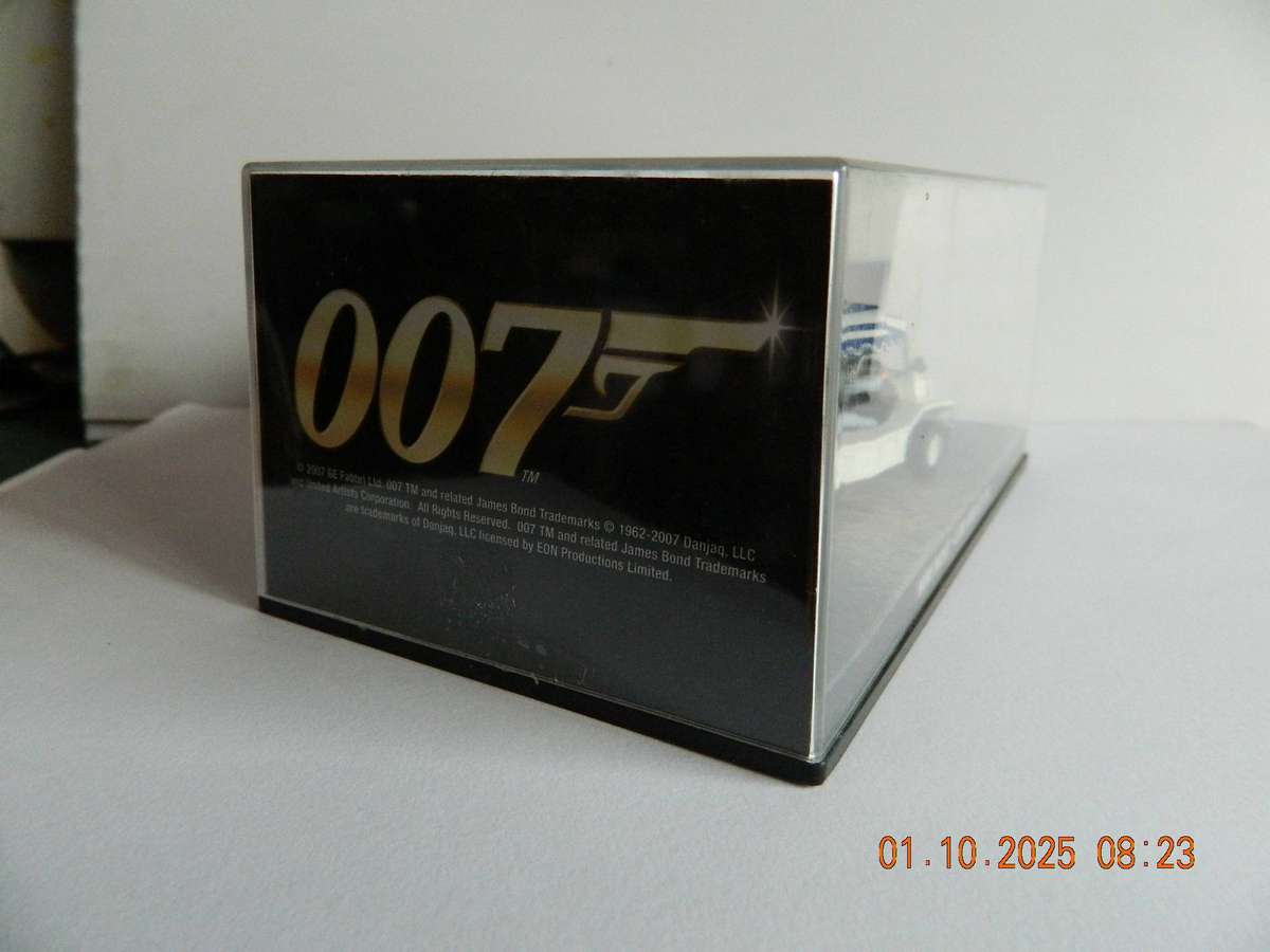 UNIVERSAL HOBBIES -  JAMES BOND 007 -  MINI MOKE  -  LIVE AND LET DIE
