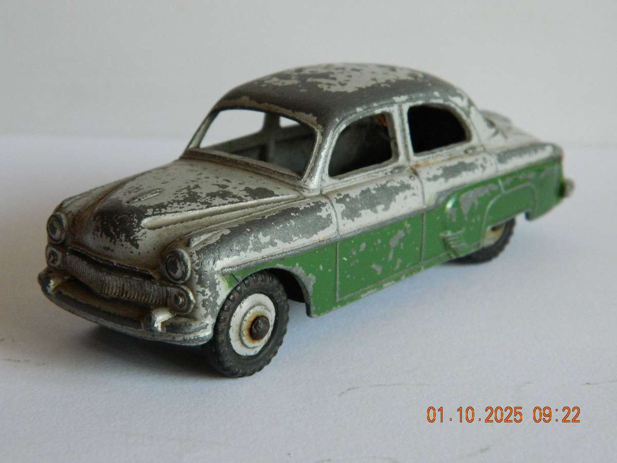 DINKY TOYS  -  164  -  VAUXHALL CRESTA