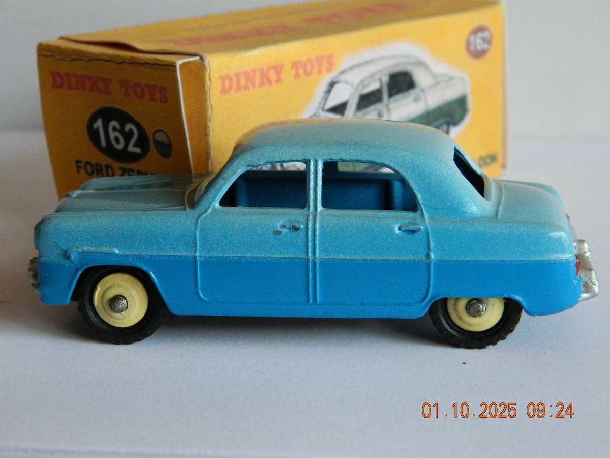 DINKY TOYS  -  162  -  FORD ZEPHYR SALOON