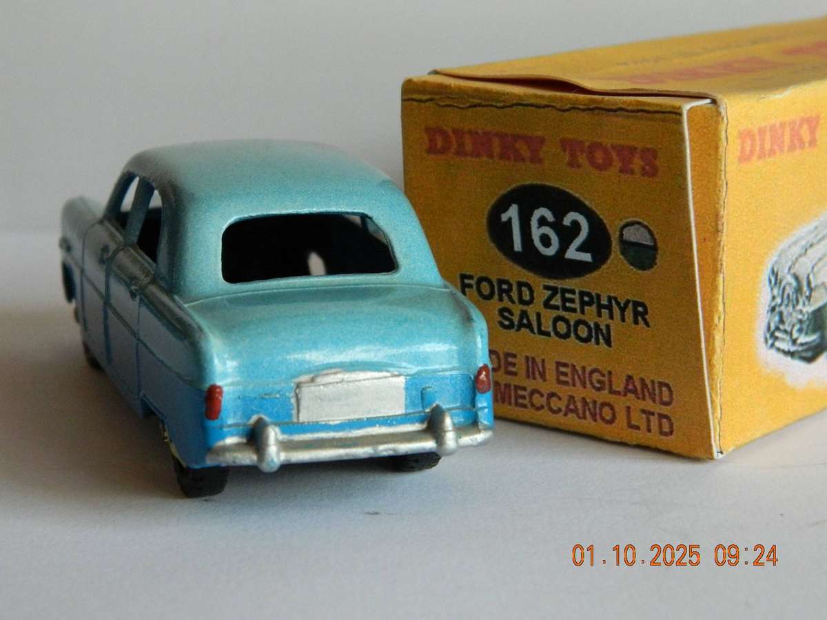 DINKY TOYS  -  162  -  FORD ZEPHYR SALOON