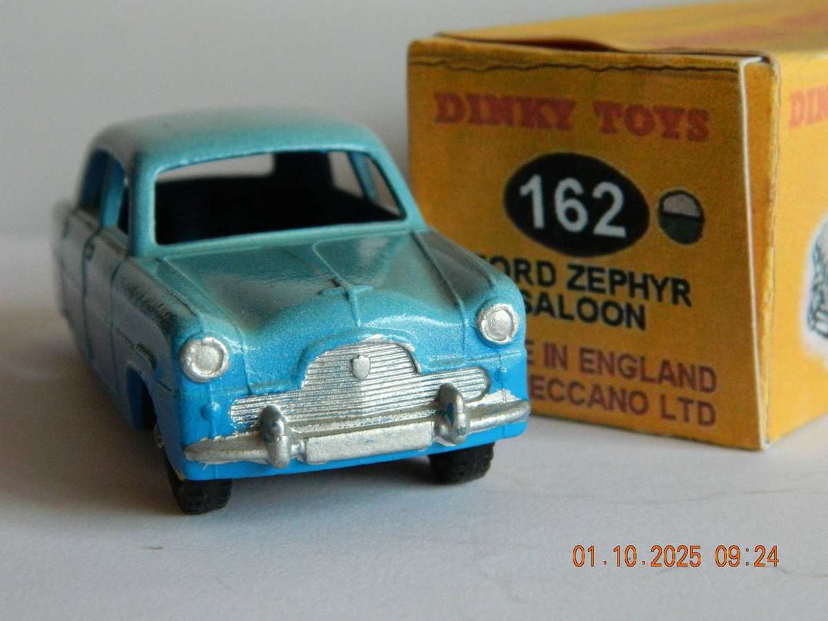 DINKY TOYS  -  162  -  FORD ZEPHYR SALOON