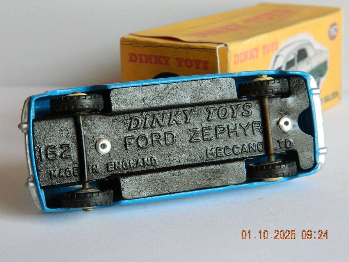 DINKY TOYS  -  162  -  FORD ZEPHYR SALOON