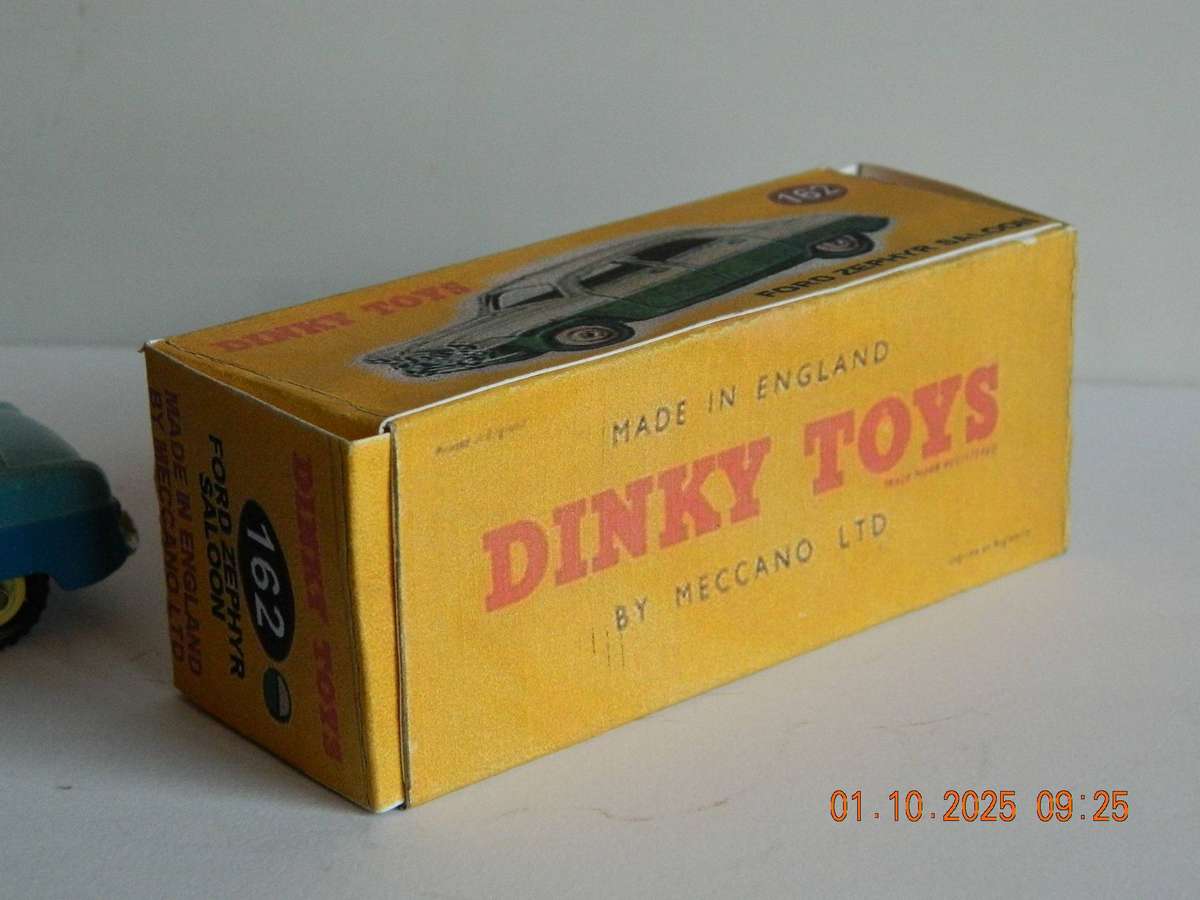 DINKY TOYS  -  162  -  FORD ZEPHYR SALOON