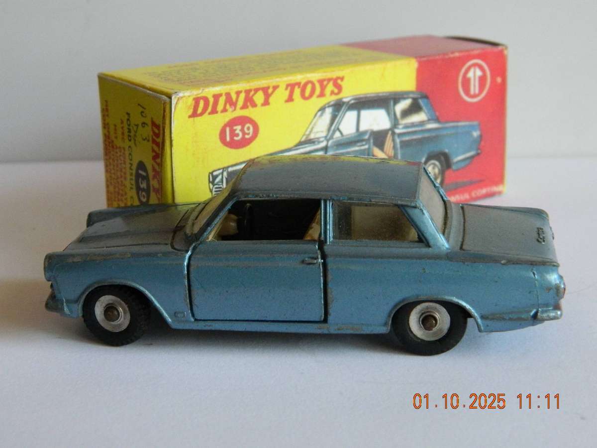 DINKY TOYS  -  139  -  FORD CONSUL CORTINA