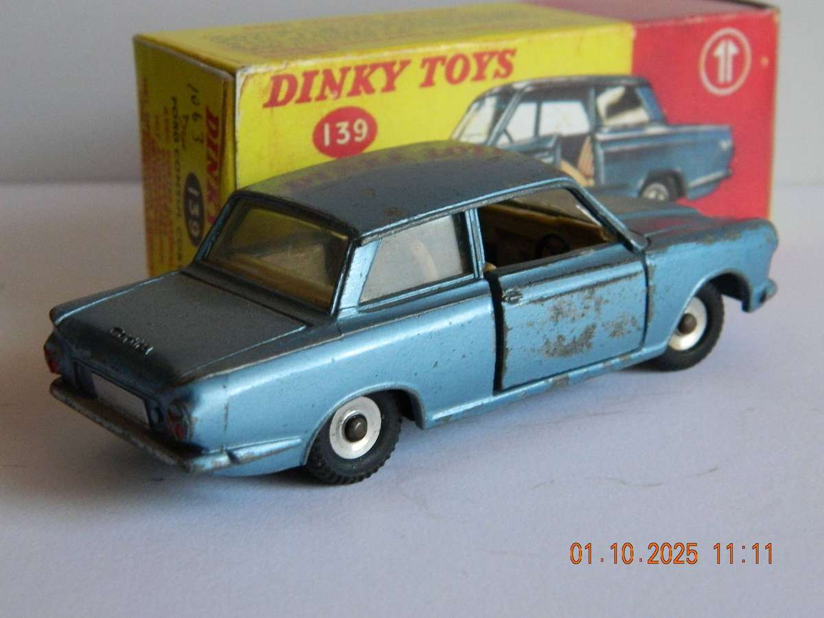 DINKY TOYS  -  139  -  FORD CONSUL CORTINA