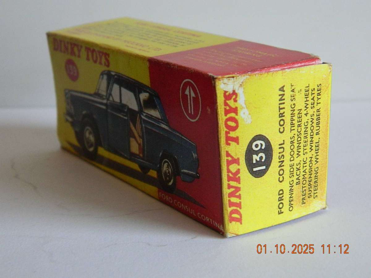 DINKY TOYS  -  139  -  FORD CONSUL CORTINA