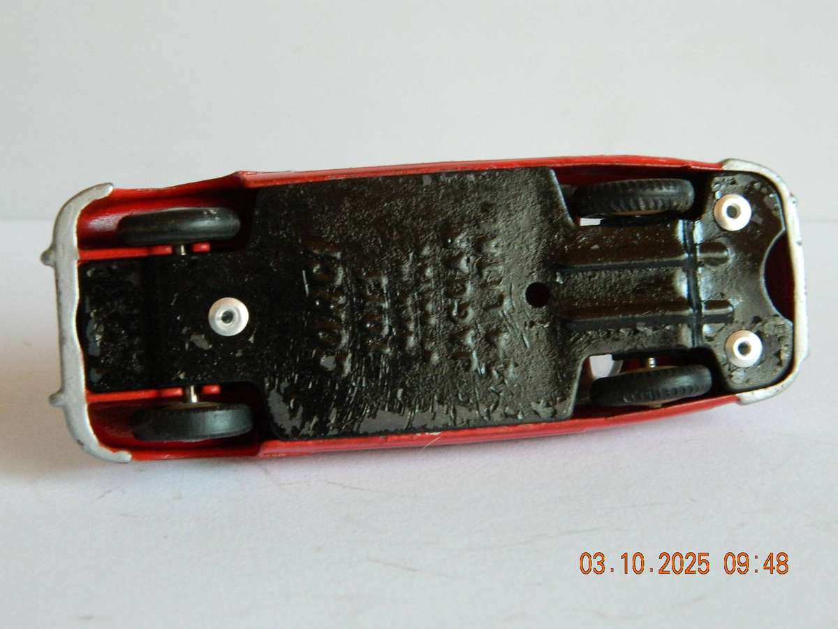 CORGI  TOYS  -  213    -  JAGUAR FIRE CHIEF'S CAR